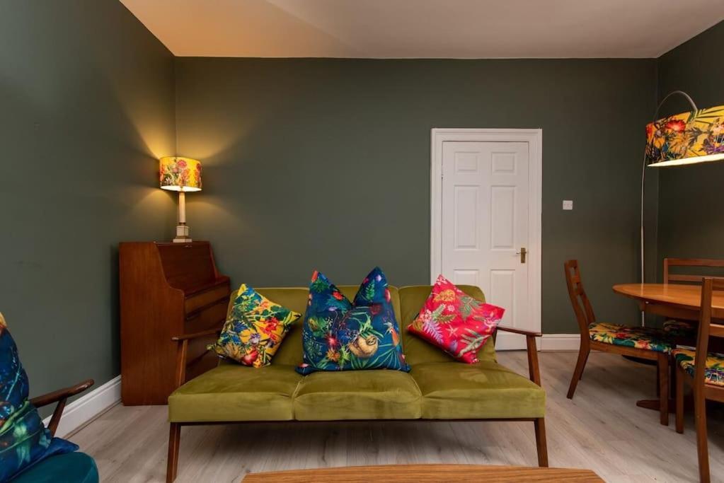 Peaceful Home From Home - Spacious 3 Bedroom House Accommodating 7 - Ideal For Families And Workers เกทส์เฮด ภายนอก รูปภาพ