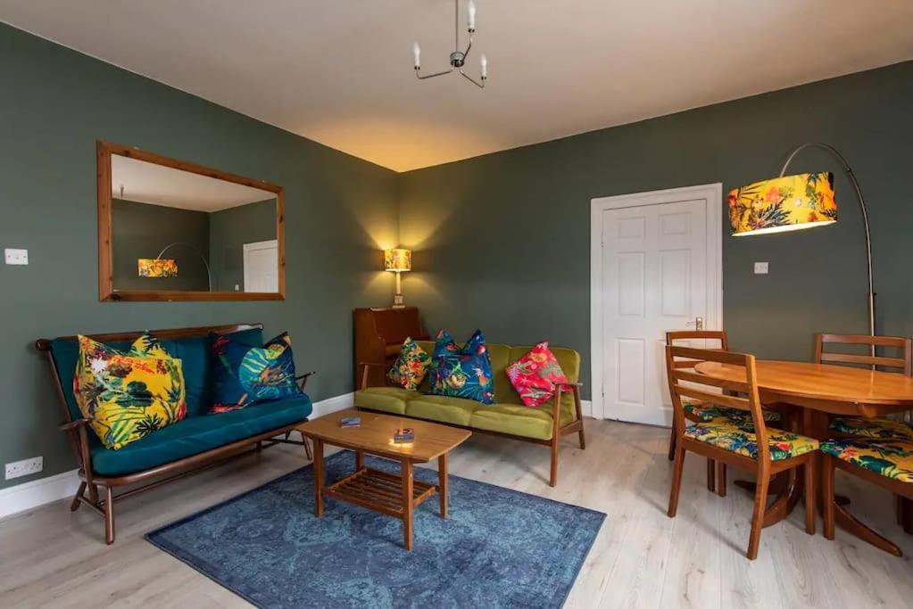 Peaceful Home From Home - Spacious 3 Bedroom House Accommodating 7 - Ideal For Families And Workers เกทส์เฮด ภายนอก รูปภาพ