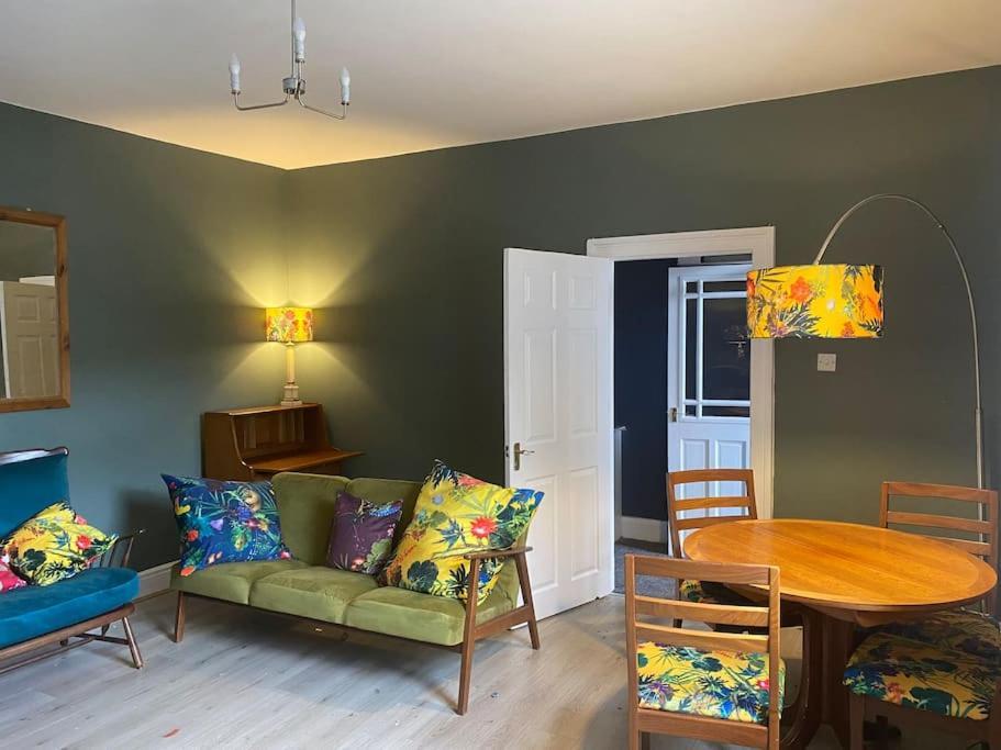 Peaceful Home From Home - Spacious 3 Bedroom House Accommodating 7 - Ideal For Families And Workers เกทส์เฮด ภายนอก รูปภาพ