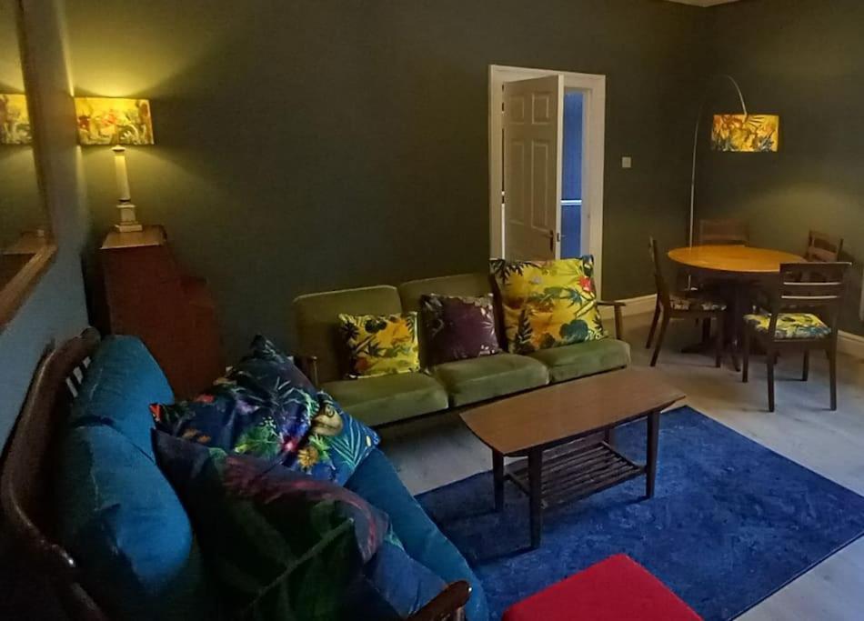 Peaceful Home From Home - Spacious 3 Bedroom House Accommodating 7 - Ideal For Families And Workers เกทส์เฮด ภายนอก รูปภาพ